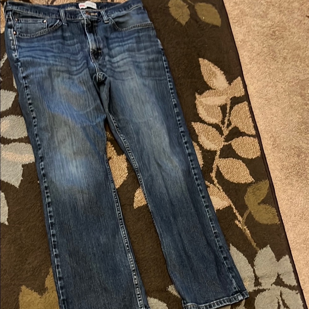 Wrangler jeans, like new. No tears, no stains!